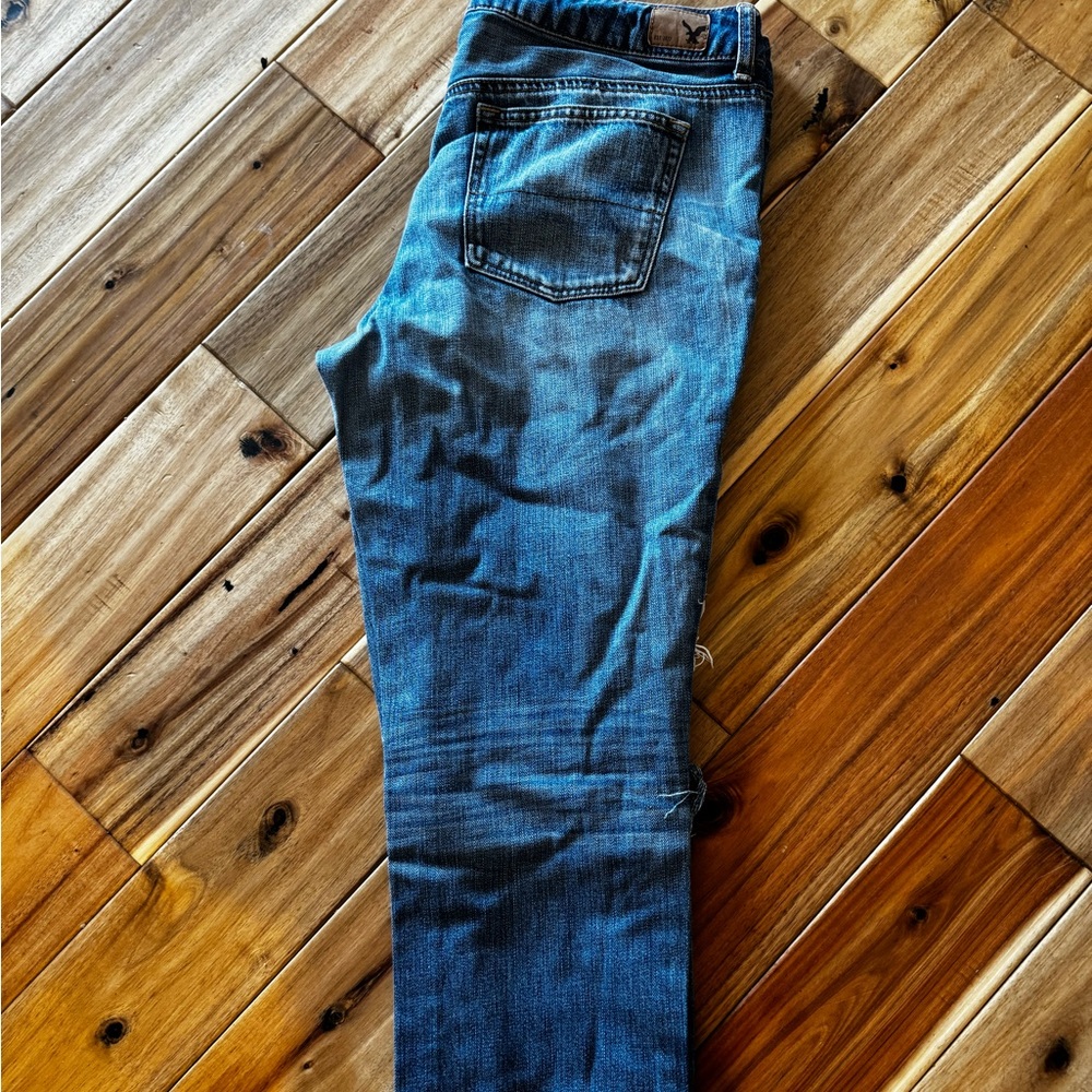 American Eagle distressed boyfriend crop